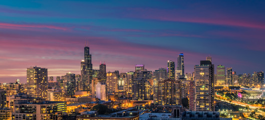 Naklejka premium Chicago Downtown Skyline panorama at dusk