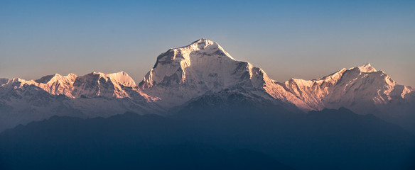 Dhaulagiri-berg bij zonsopgang