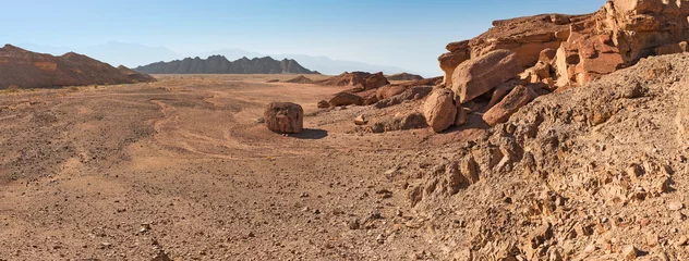 Zelfklevend Fotobehang Woestijnlandschap Woestijn- en bergcanyons