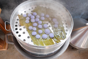 Chor Muang (Flower Shaped Dumpling filled with Minced Chicken)