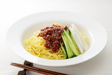 ジャージャー麺