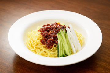 ジャージャー麺