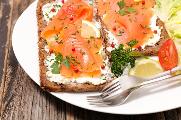 appetizer,toast with salmon