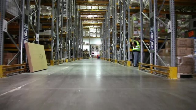 Warehouse - stedicam shot