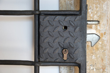 221 - lock of a gate
