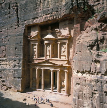 The Treasury (Khaznat Far'oun), dating from the 1st century BC, at end of Siq, Nabatean archaeological site, Petra, Jordan