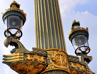 Antike Laterne auf dem Place de la Concorde in Paris