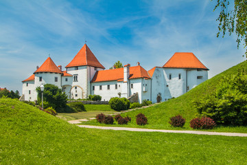 Fototapeta na wymiar City park and old castle in Varazdin, Croatia, originally built in the 13th century 