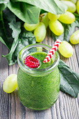 Green smoothie with spinach, grape and banana