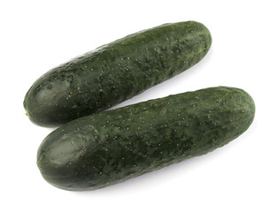 Pepinos sobre fondo blanco