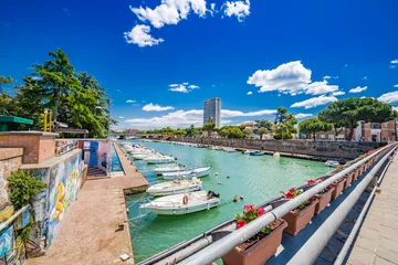 Photo sur Plexiglas Jetée pier with buildings and boats