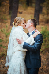 Fototapeta premium Beautiful Wedding photosession on nature