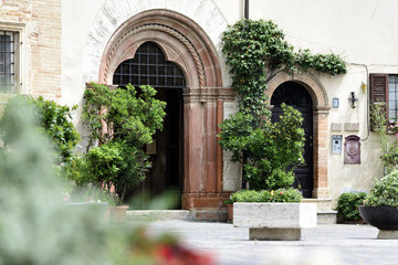 Fototapeta na wymiar Entrance of a house in Montefalco