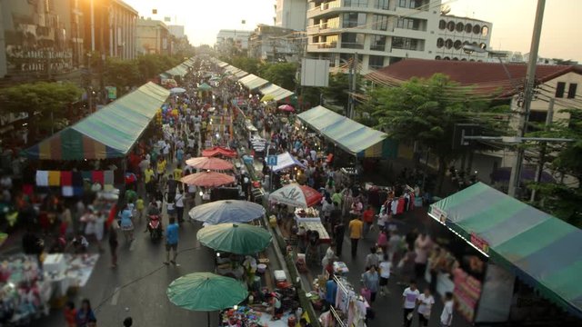 4K: Crowds at shopping street, time lapse