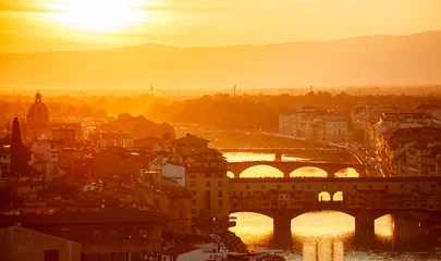 Rolgordijnen Bruggen over de rivier de arno florence italië oude stad in avondzonsondergang © Yasonya