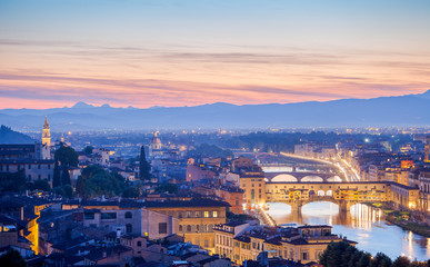 Fototapeta na wymiar Bridges the arno river florence italy old town in late evening
