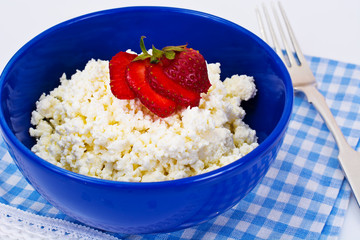 Home Dietary Fat Cottage Cheese Beaded Curd with Strawberry