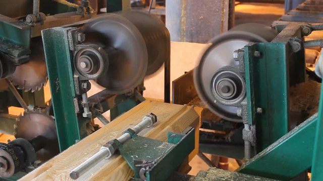 Wood processing machine