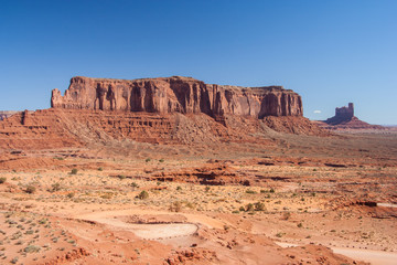 Fototapeta premium View of Monument Valley in Navajo Nation Reservation between Utah and Arizona