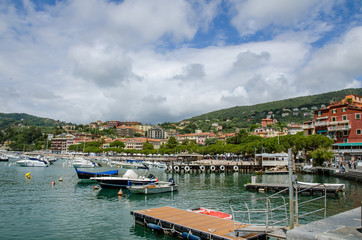 Fototapeta na wymiar Lerici - Molo e barche - Cinque terre - Liguria