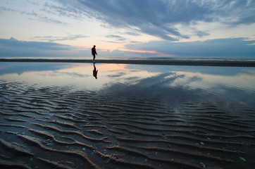 walk to the sea at dawn
