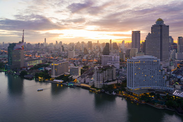 Fototapeta na wymiar Bangkok and Chaophraya river view in the morning.