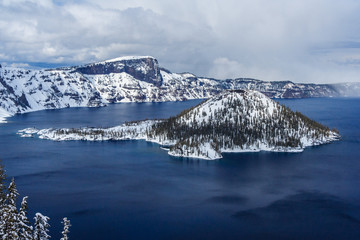 Fototapeta na wymiar Wizard Island in caldera lake in Crater Lake National Park, Oregon, USA