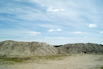 Sand for construction from the bottom of the river, loading cranes.