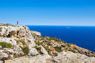 Fototapeta na wymiar Vue depuis les falaises de Dingli, Malte