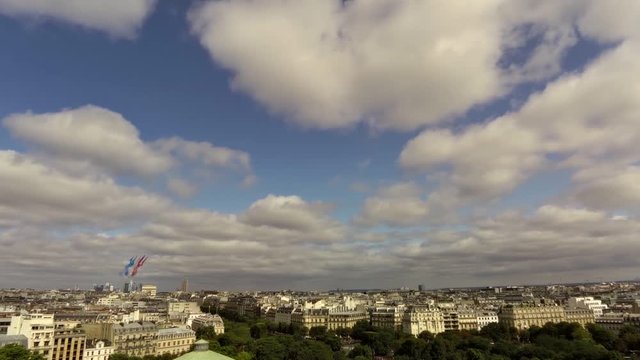 Patrouille de France sur les Champs &Eacute;lys&eacute;es