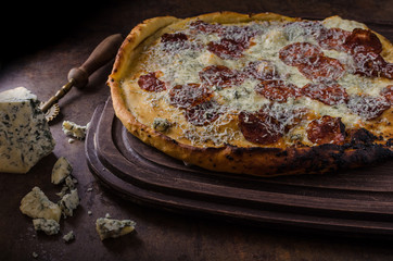 Pizza with blue cheese