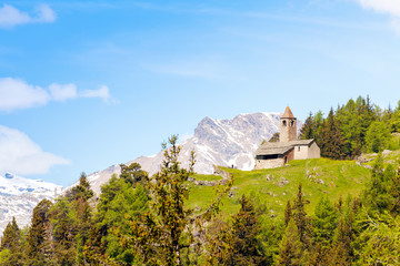 

Chiesetta di San Romerio (1106) - Valle di Poschiavo - Canton Grigioni - Svizzera 
