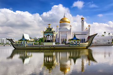 Sultan Omar Ali Saifudding Mosque, Bandar Seri Begawan, Brunei, - obrazy, fototapety, plakaty