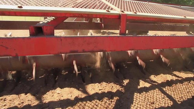 Rastrillo mecanico para recoger piedras de la tierra - 2 Cortes