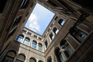 Fototapeta premium Ozdobna architektura Wenecji - miasta na wodzie - perły Włoch