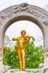 Fototapeta premium Statue of Johann Strauss in Vienna, Austria