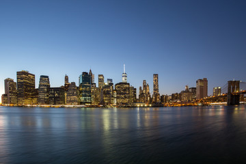 Fototapeta na wymiar Vista Nocturna de Nueva York