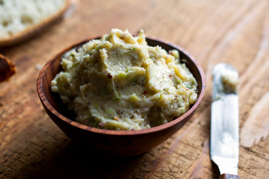 Green garlic pate