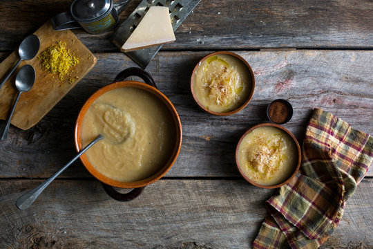 Caramelized kohlrabi soup with lemon and parmesan