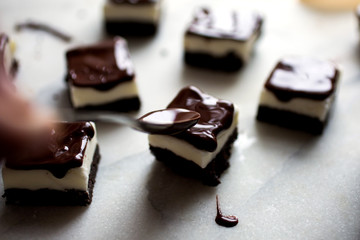 Chocolate drizzling on chocolate mint bars
