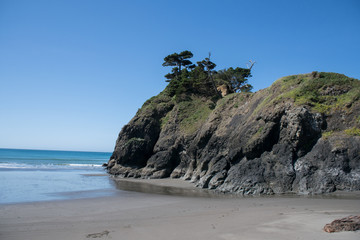 Fototapeta na wymiar Oregon coastline rocks and ocean