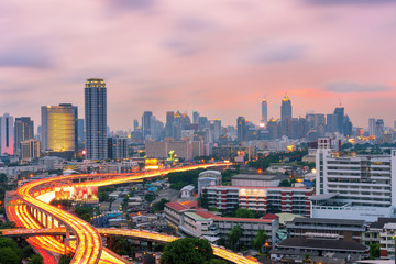 Fototapeta na wymiar Bangkok city view with expressway.