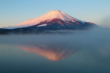 Fototapeta premium 山中湖と富士山 