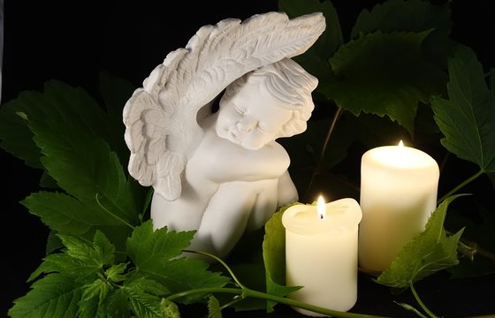 Engel mit Kerzen Stock Photo | Adobe Stock
