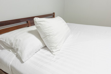 Fototapeta na wymiar Bed sheets and pillows