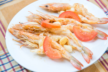 Grill shrimps  with garlic and tomato