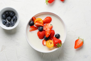 breakfast bowl with berries