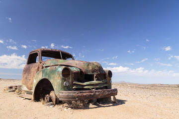 Fototapeta na wymiar Abandoned car