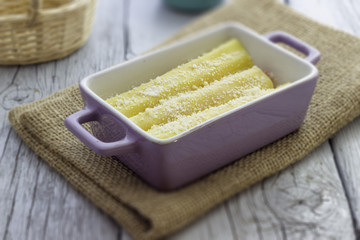 Cannelloni baked with ham and cheese
