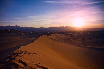 Fototapeta na wymiar Sunset in Sahara Desert